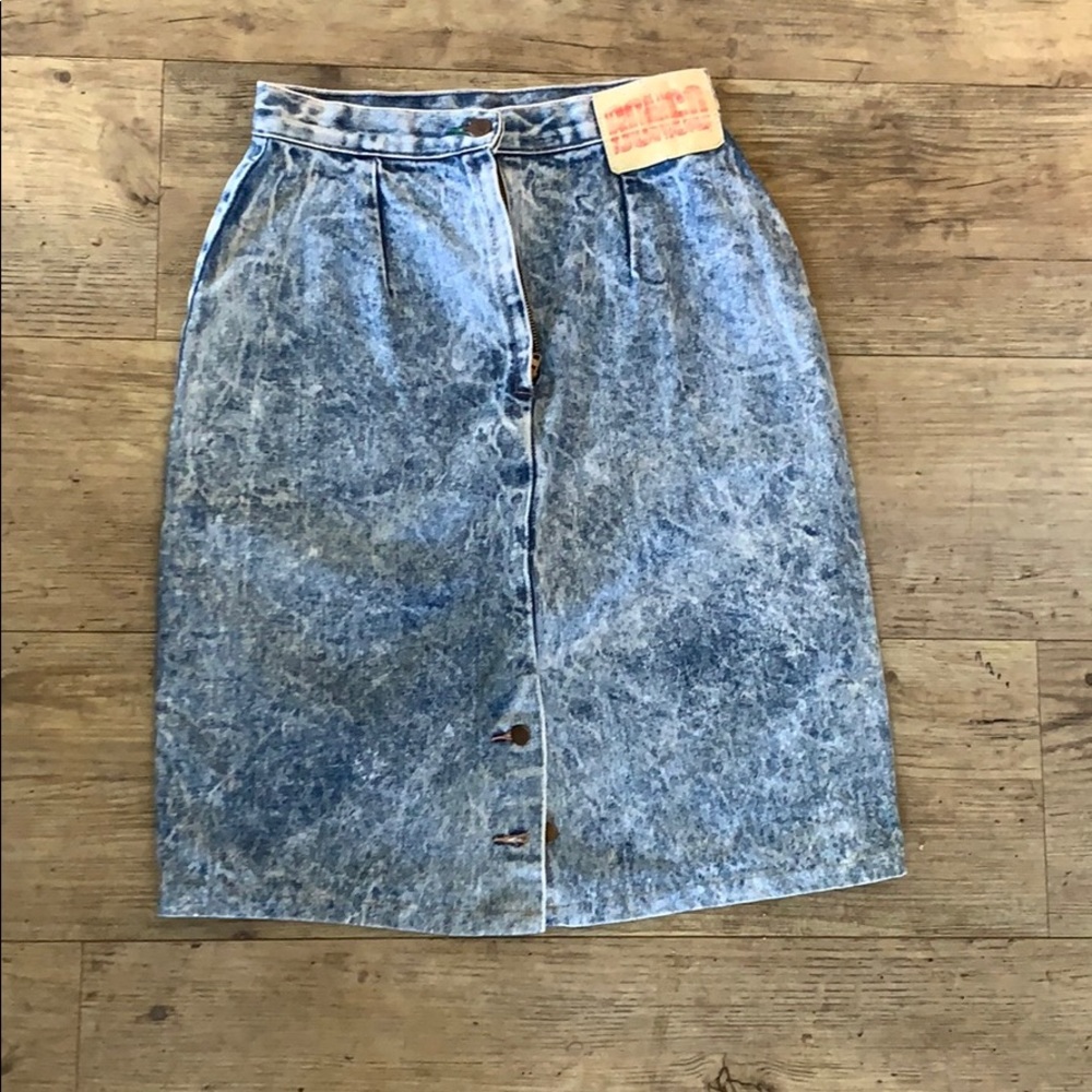 3/$15 - BONGO retro high waisted jean skirt